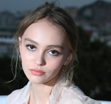 Lily Rose Depp Bio, Wiki, Married, Net worth, Age, Height, parents, Affairs, Brother